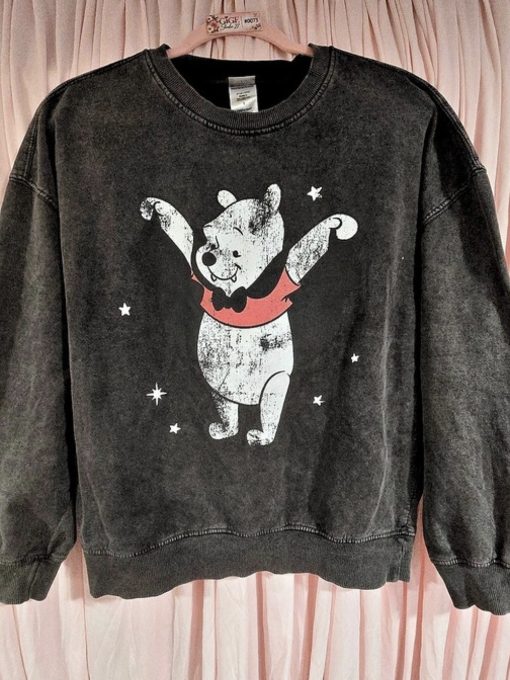 Disney Winnie the Pooh Graphic Sweatshirt Size Small